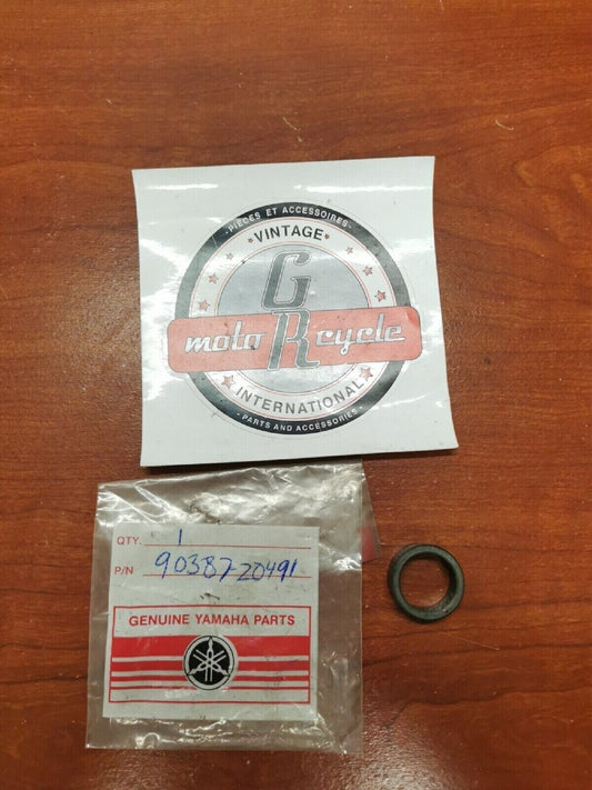 NOS Yamaha VMX17 AT1 DT100 RT100 CT2 LT2 HT1 COLLAR 90387-20491-00 Y71
