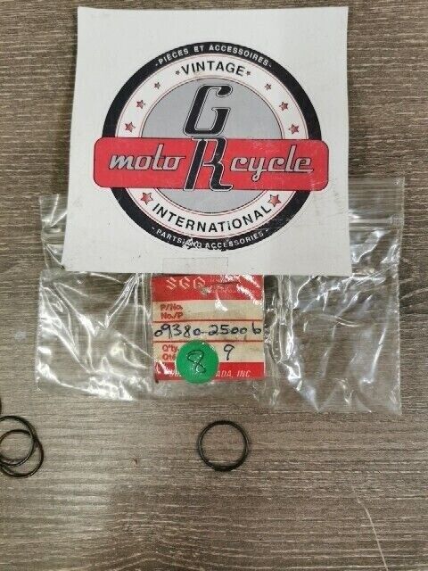 NOS SUZUKI DS250 GS500E GS550D GSX750R GSX750R RM370 RING SNAP 09380-25006 S58