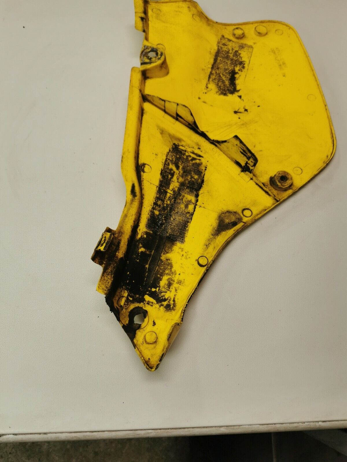 Suzuki RM125 1991 right side cover panel number plate 47111-27C02-25Y