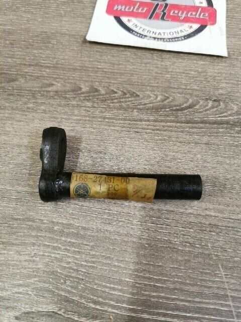 NOS YAMAHA R3 1969 FOOTREST REAR 1 168-27431-00-00 Y191