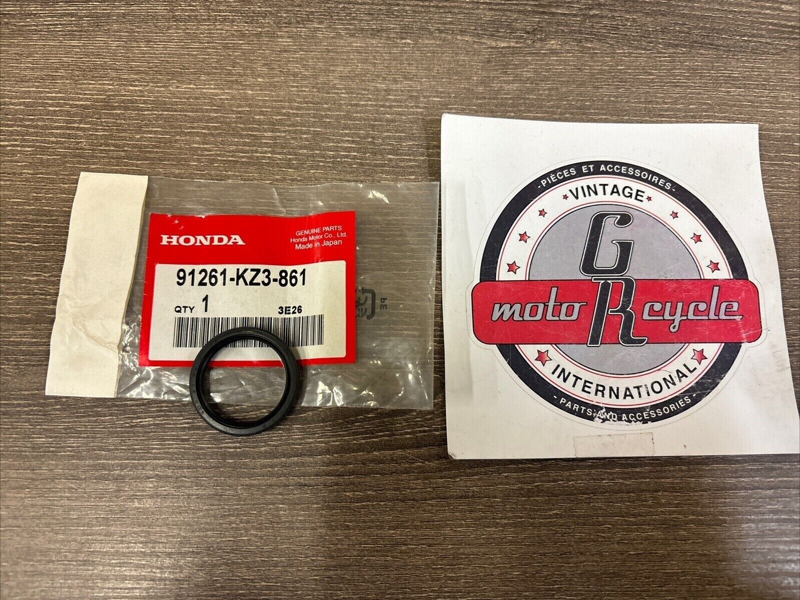 NOS Honda CB1000R CB1100SF CB600F DUST SEAL 27X34X4 91261-KZ3-861 H123
