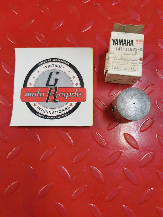 NOS YAMAHA  PISTON 1ST 0 S 0.25MM 14T-11635-00-00 SUPERCEDED 3CP-11635-00-00 Y33