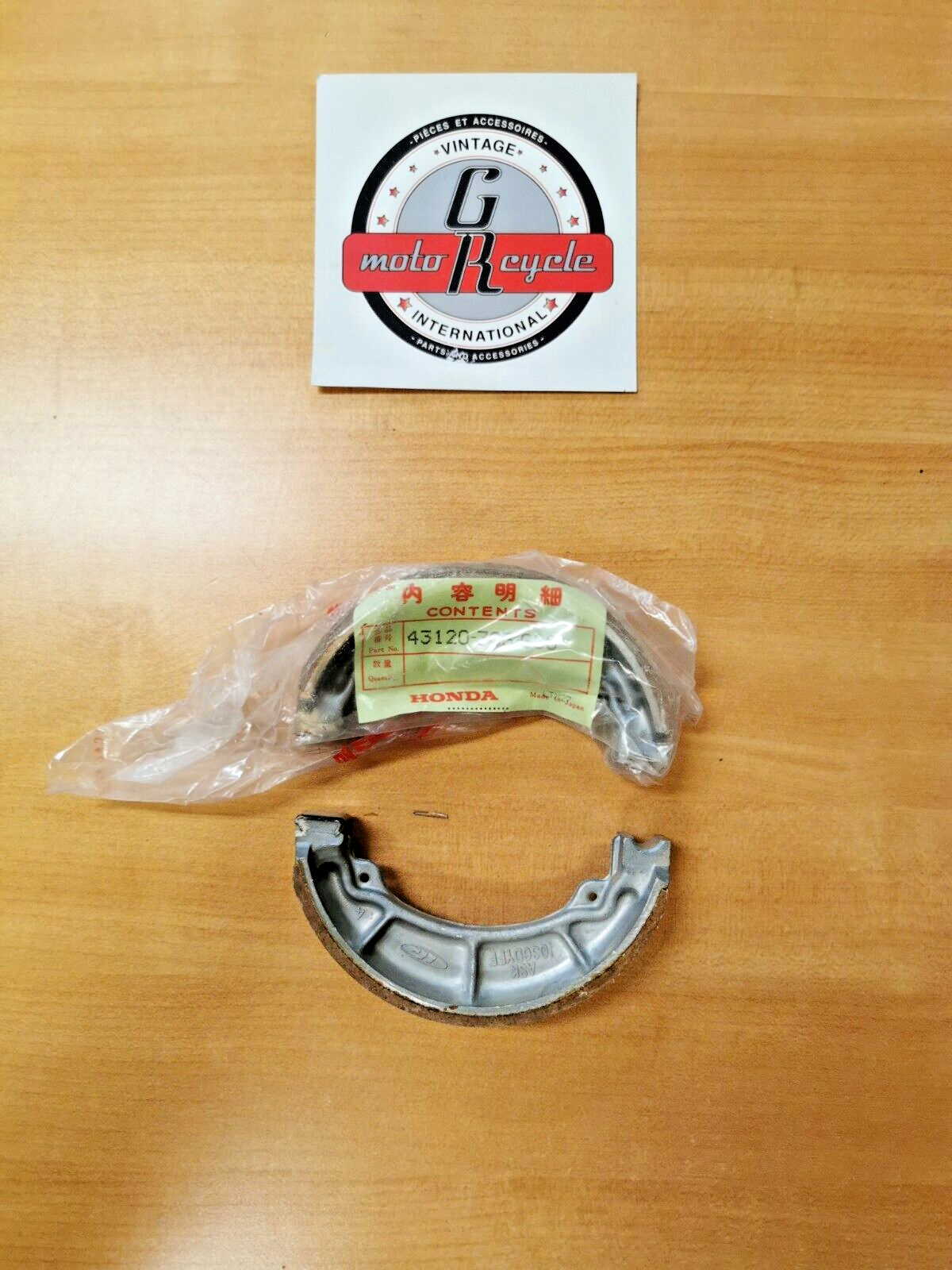 NOS HONDA CD125  CD175  1971 - 1978   REAR BRAKE SHOES   43120-303-305 H23