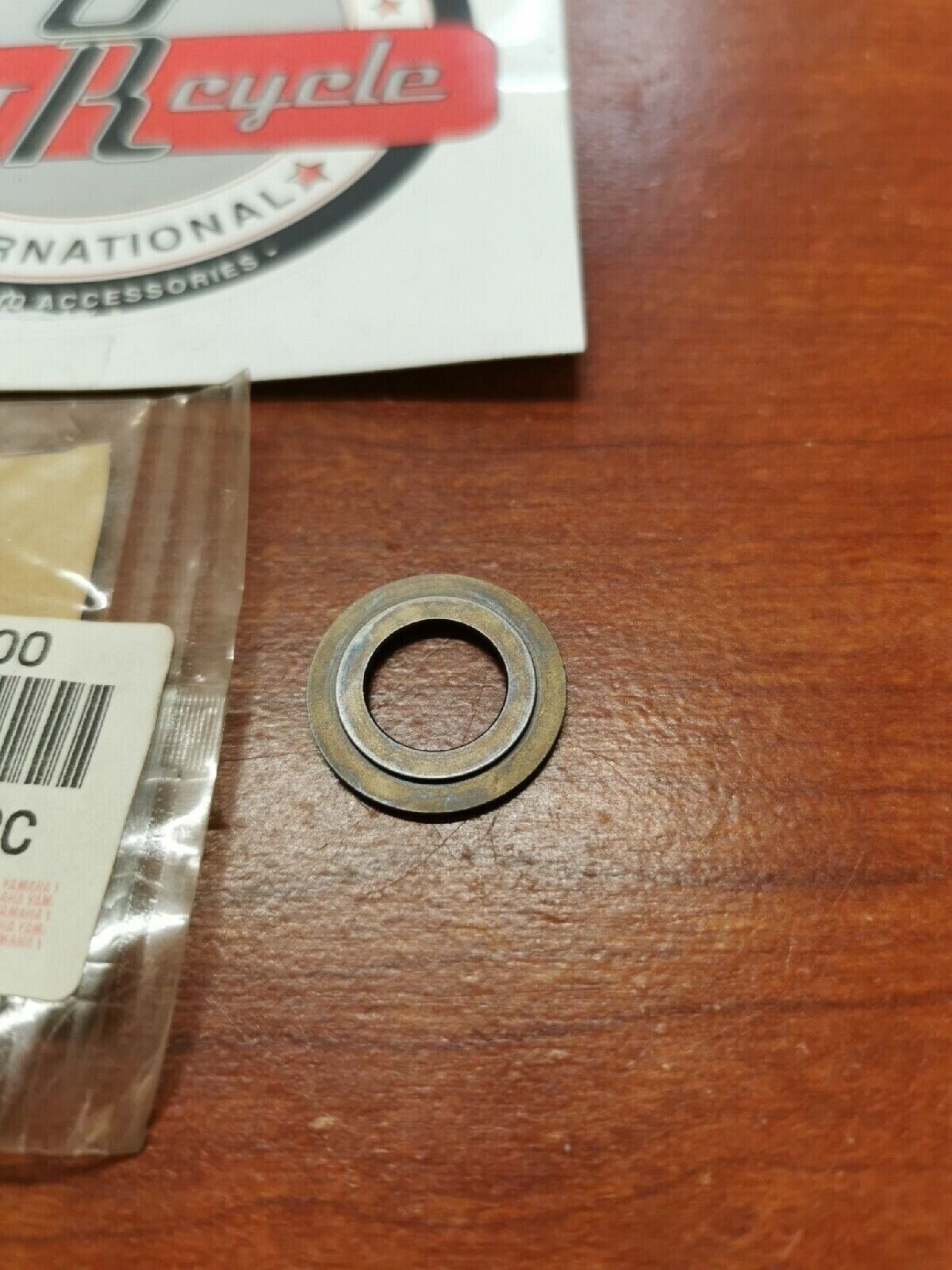 NOS Yamaha VALVE SPRING SEAT 26H-12116-00-00 Y71