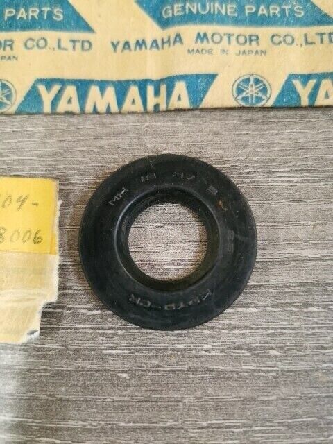 NOS YAMAHA YT125K YT125H GT80C GT1 YZ80A YZ80E OIL SEAL 93104-18006-00 Y148