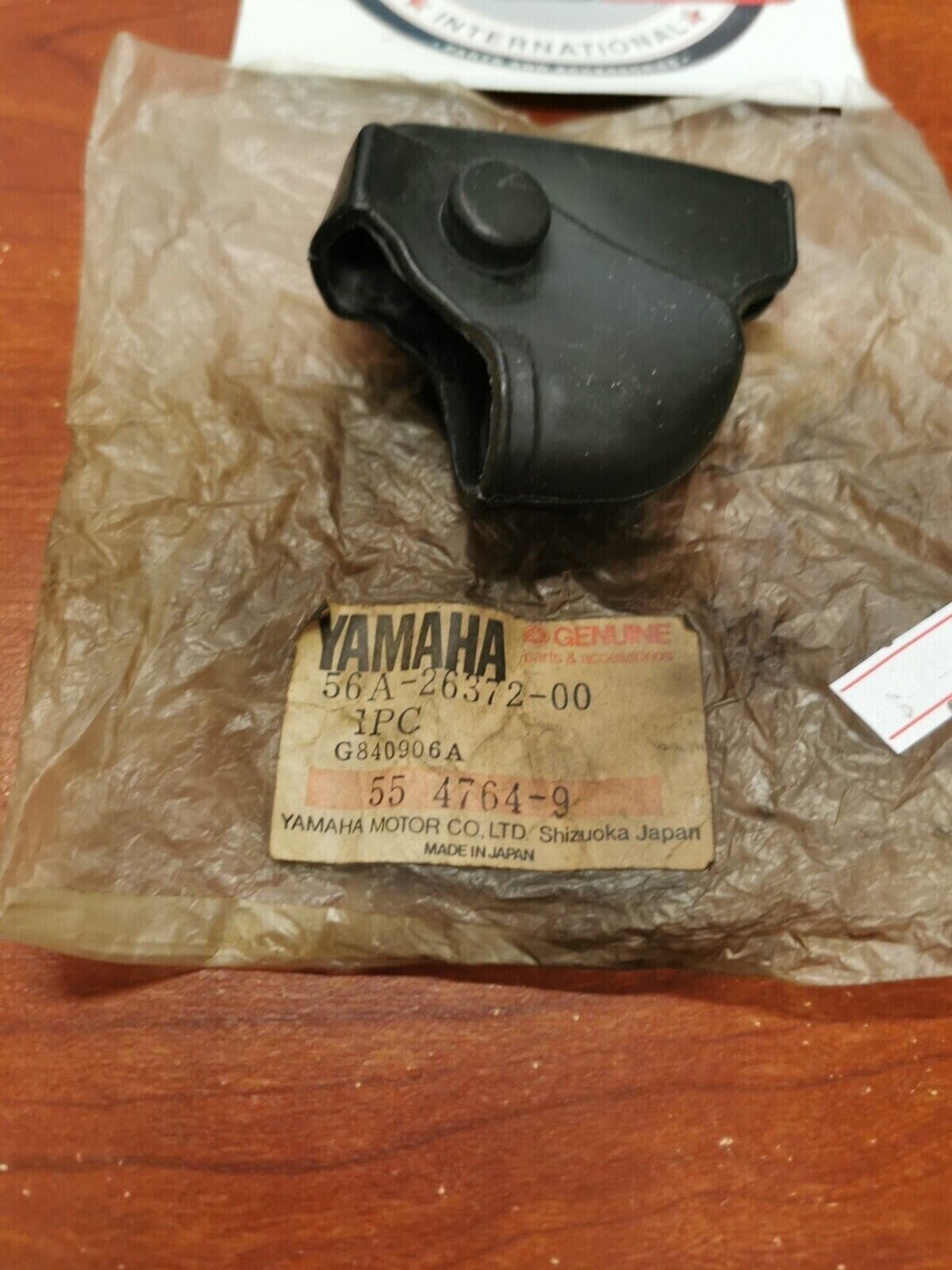 NOS Yamaha HANDLE LEVER COVER 56A-26372-00-00 SUB. 56A-26372-01-00 Y91