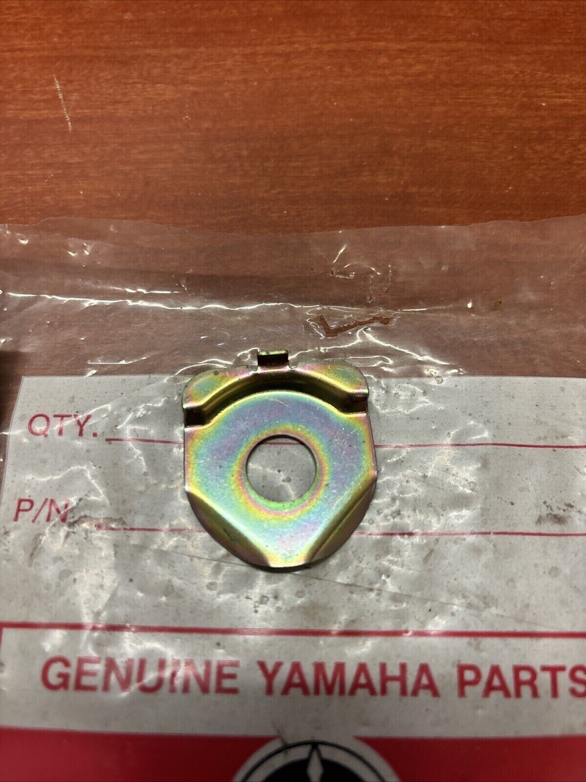 NOS Yamaha EXHAUST PIPE GASKET 838-17646-01-00 SUB 90215-12084-00 Y177