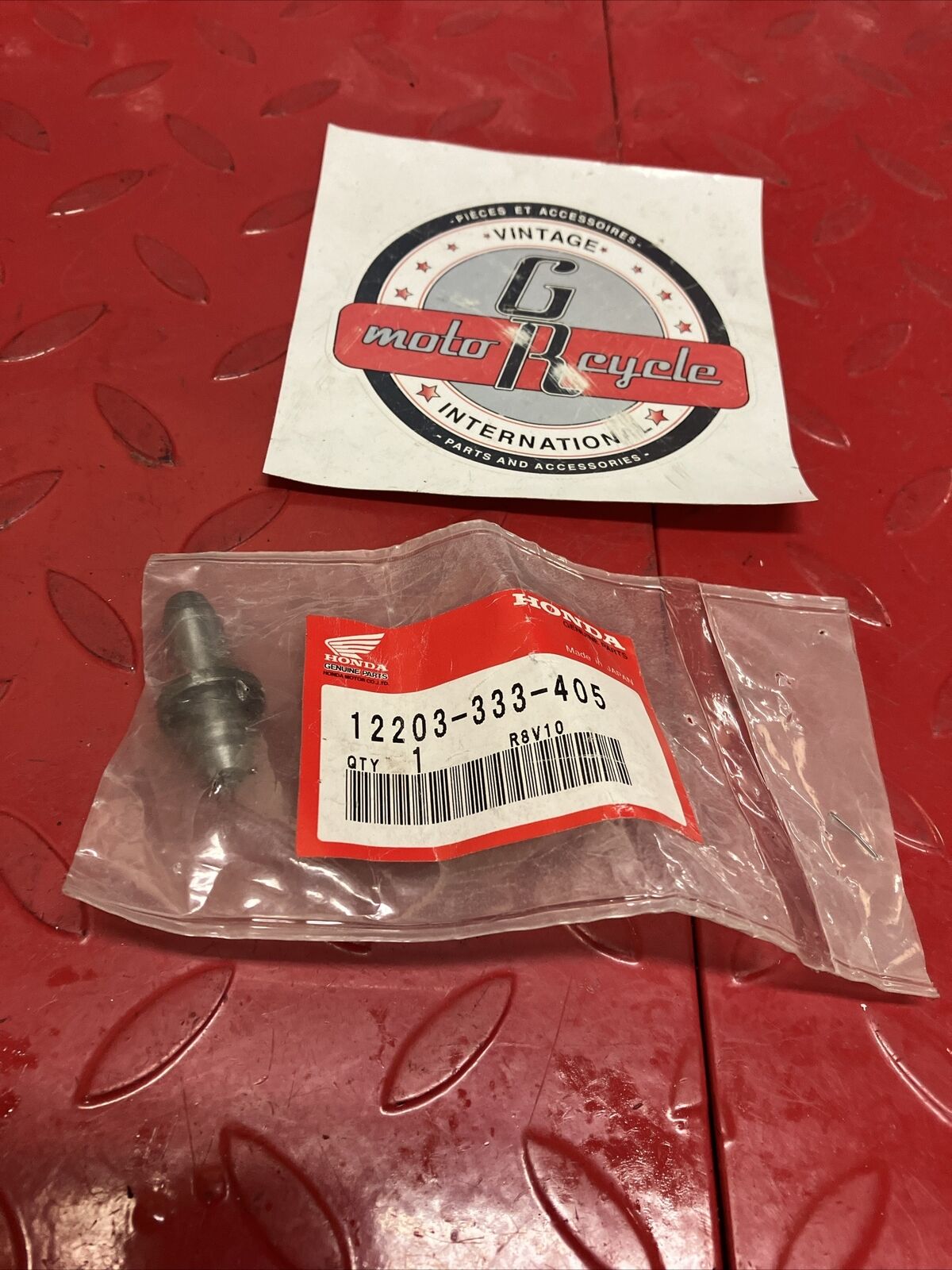NEW NOS Honda XL100S XL75 XR100 R XR75 INTAKE VALVE GUIDE SUB. 12021-115-300 H69