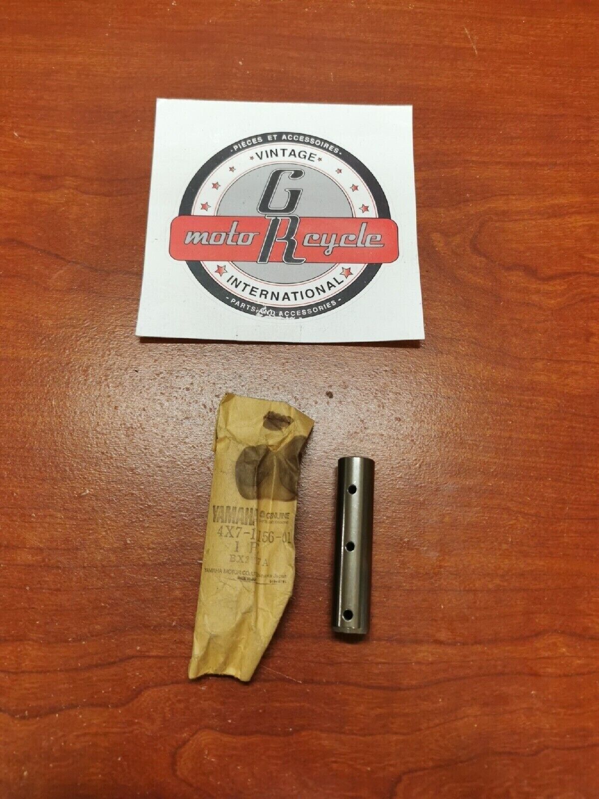 NOS Yamaha VALVE ROCKER SHAFT 4X7-12156-01-00 SUB. 4X7-12156-02-00 Y69