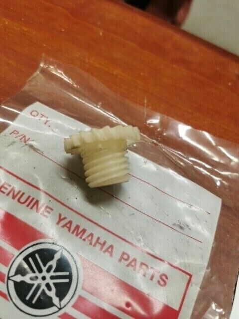 NOS Yamaha DRIVE GEAR 248-17831-00-00 SUB 248-17831-01-00 248-17831-02-00 Y124