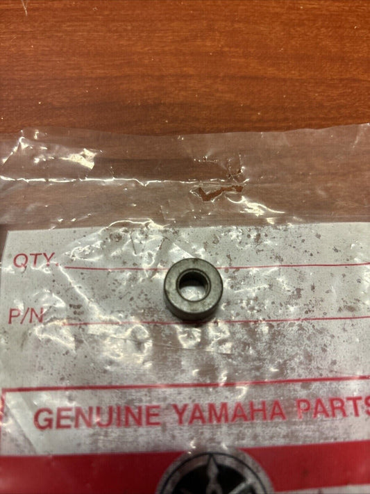 NOS Yamaha 1972 GP433 BUSH 810-47723-10-00 SUB 90380-08005-00 Y185