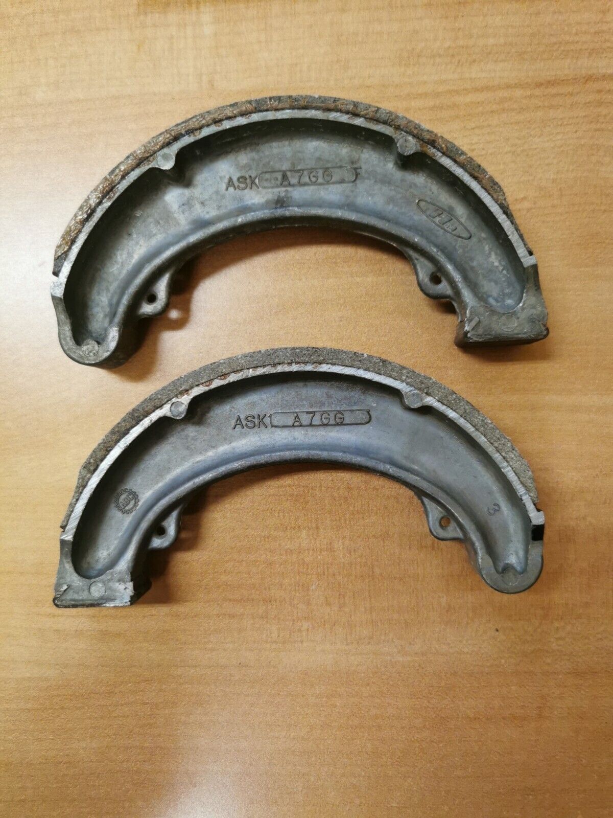 NOS HONDA MT250 XL350 MR250   1976 - 1978   SHOE  FR BRAKE 45120-329-670 H23