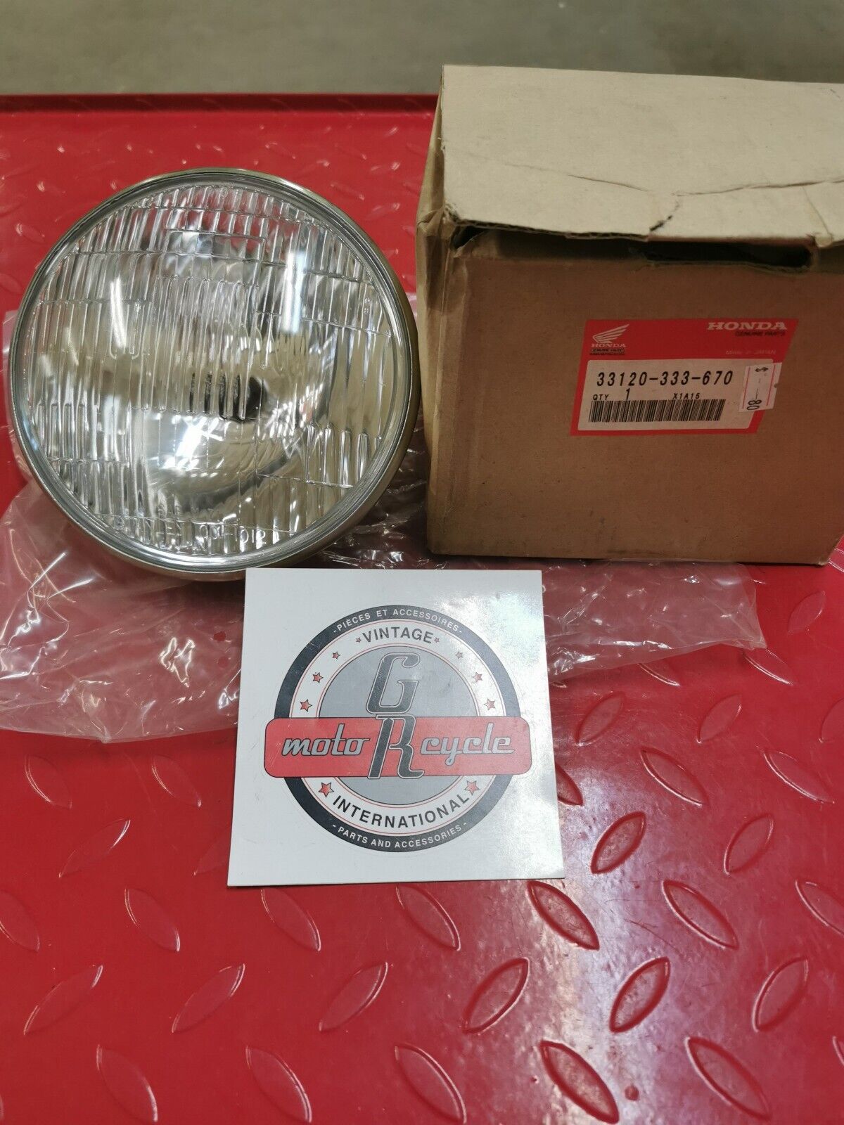 NOS Honda CM200 CM400 CM450E CB250 CB350 CB400 CB450 HEADLIGHT 33120-333-670 H13