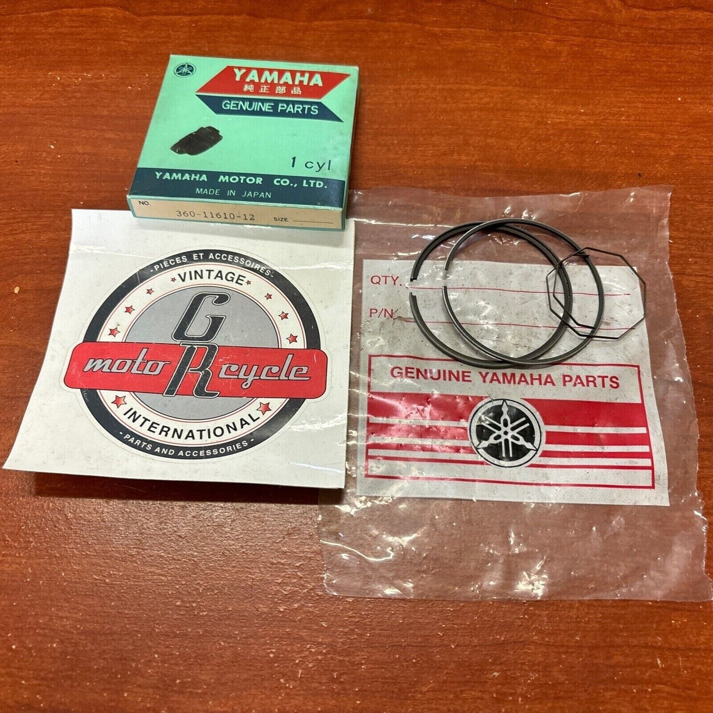 NOS Yamaha 1970 - 1972 R5 PISTON RING 0.25 360-11610-12-00 Y174