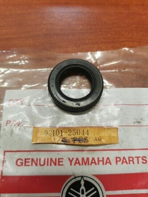 NOS Yamaha OIL SEAL SD-TYPE (25X40X9) 93101-25044-00 SUB 93102-25090-00 Y166
