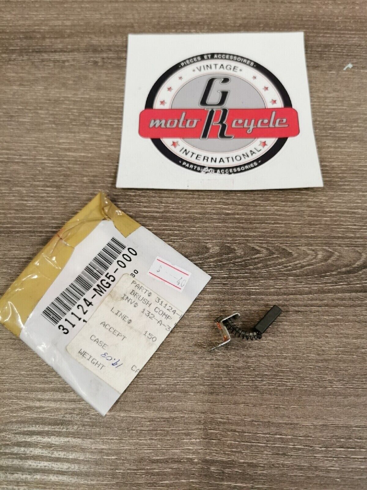 NOS HONDA CB650 CB900F CB750C CB1000C 1979 - 1983  BRUSH 31124-MG5-000 H46