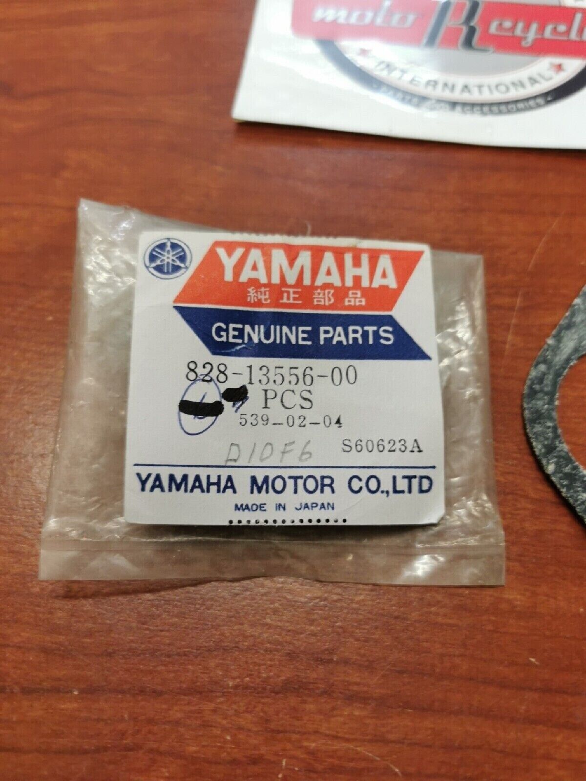 NOS Yamaha GP433 GP338 INTAKE MANIFOLD GASKET 828-13556-00-00 Y78