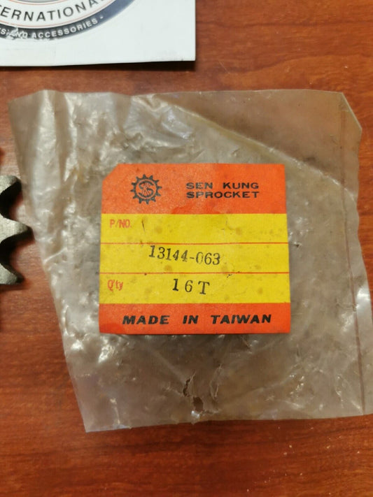 NOS Kawasaki KZ650 KZ750 KD100 ENGINE SPROCKET 16T 13144-063 K24