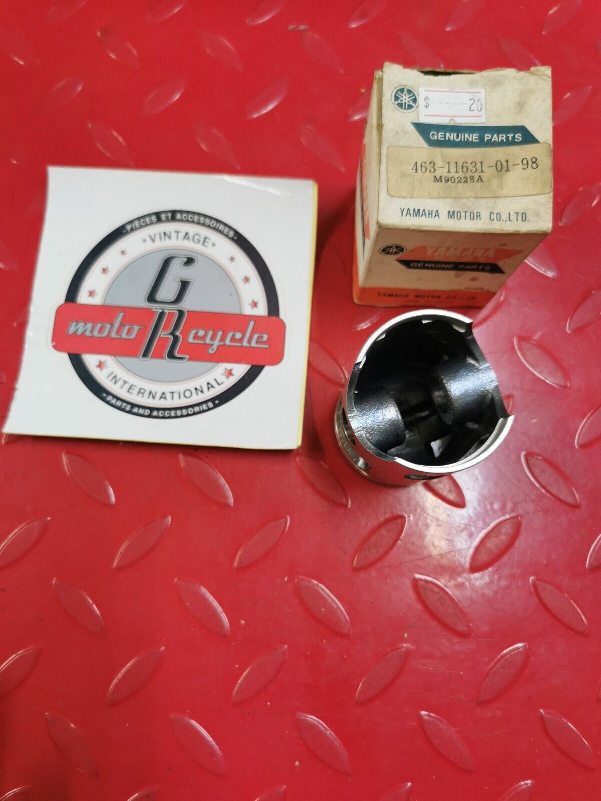 NOS YAMAHA RS100 1975 1976 PISTON STD 463-11631-01-98 Y33