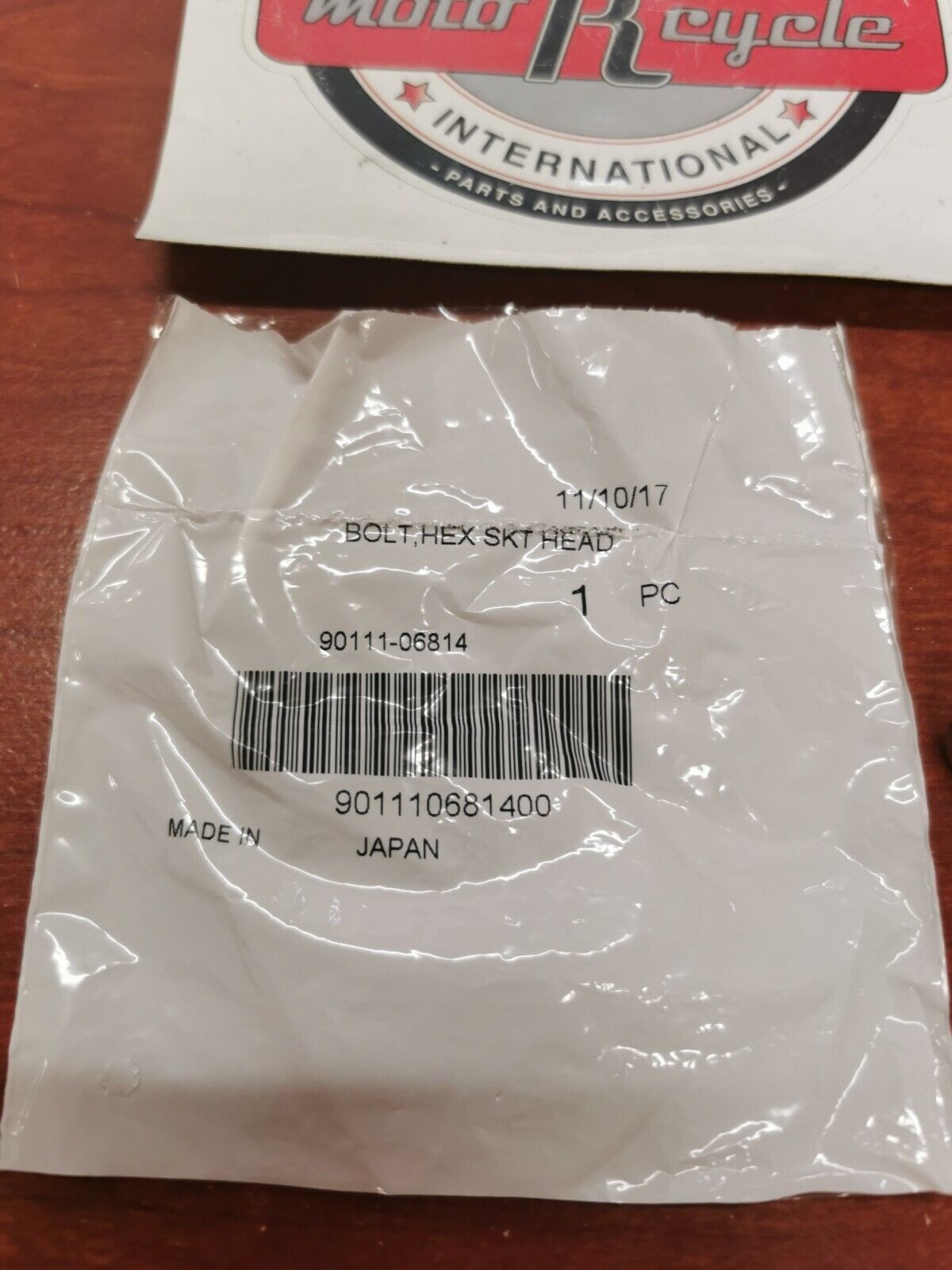 NOS Yamaha HEX. SOCKET BUTTON BOLT 90111-06814-00 Y81