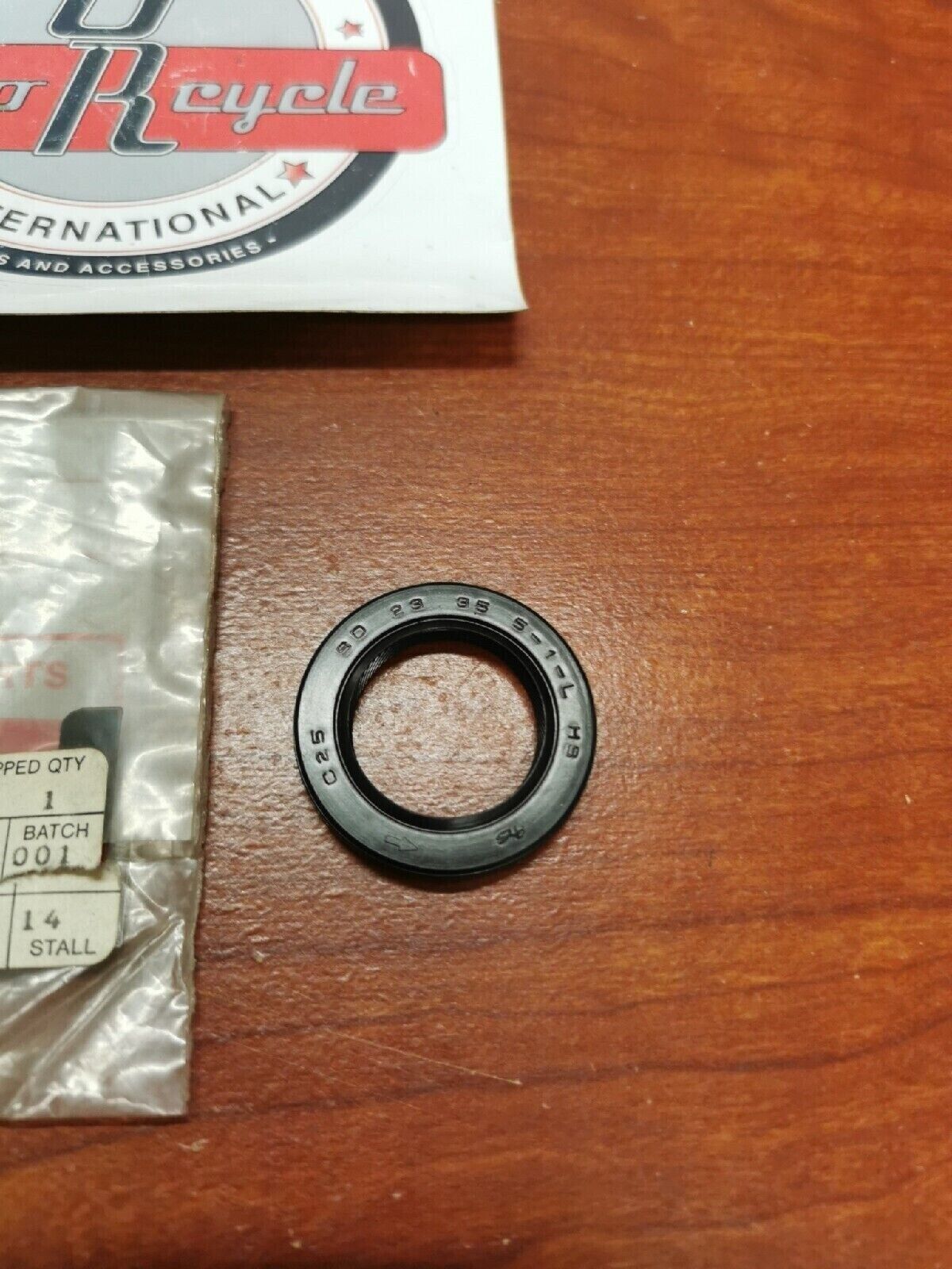 NOS Yamaha XS360 XS400 OIL SEAL SD-TYPE 93102-23190-00 Y71