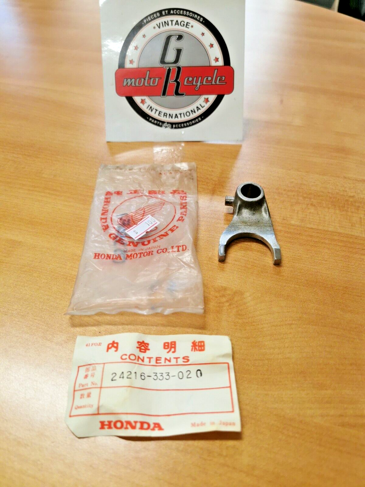 NOS HONDA  CB350  F    CB400  F   Gear Shift Center Fork  24216-333-020  H22