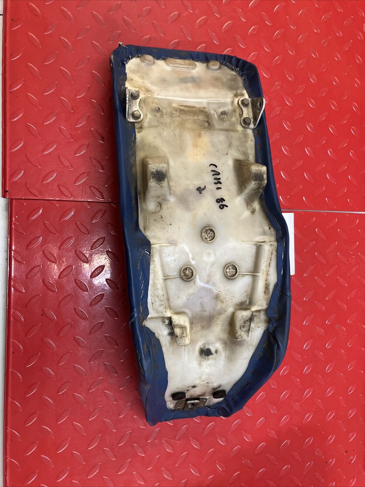 Honda CR250R 1986 seat saddle pan CR125R 2