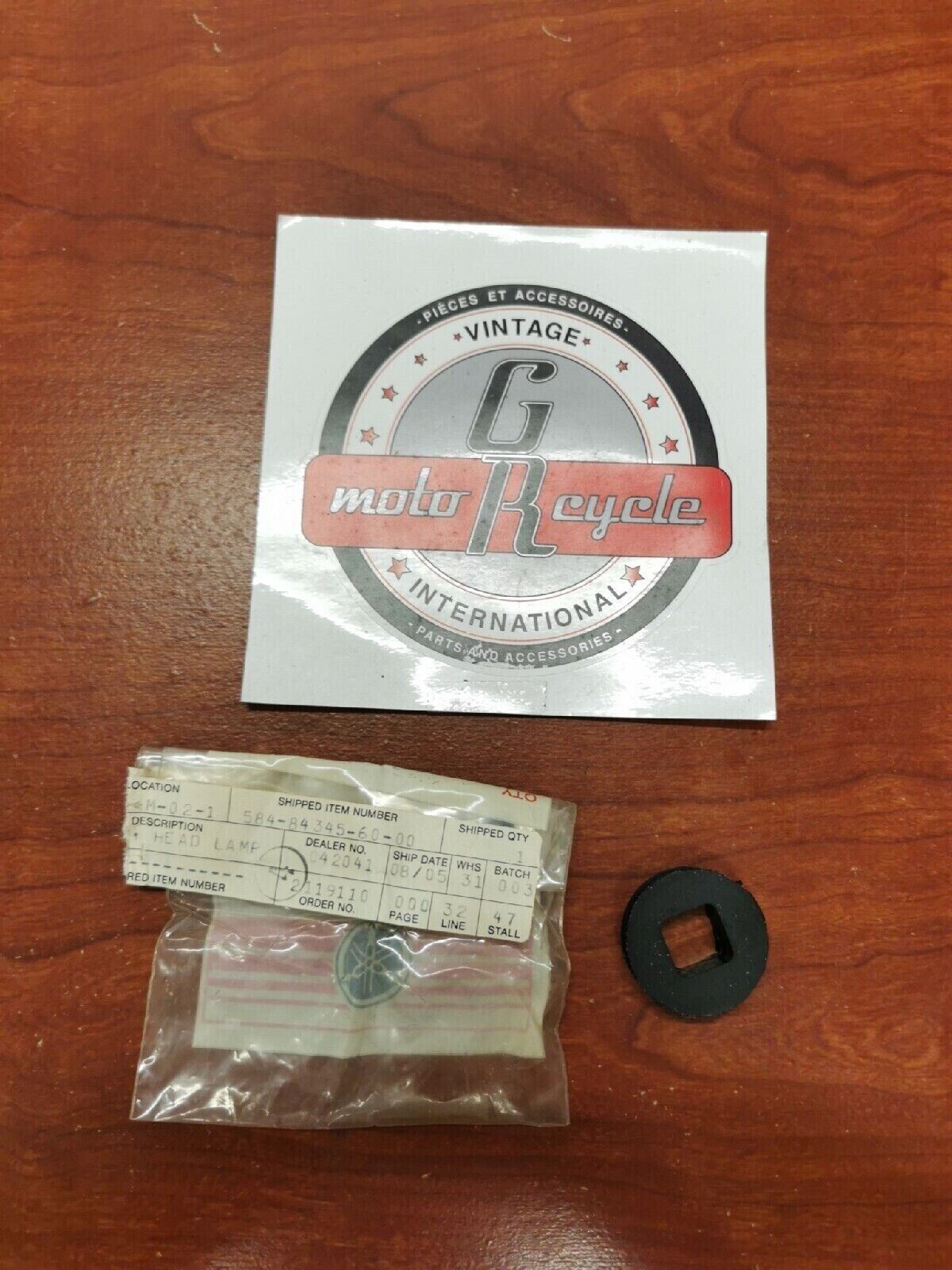 NOS Yamaha HEADLIGHT DAMPER 584-84345-60-00 Y69