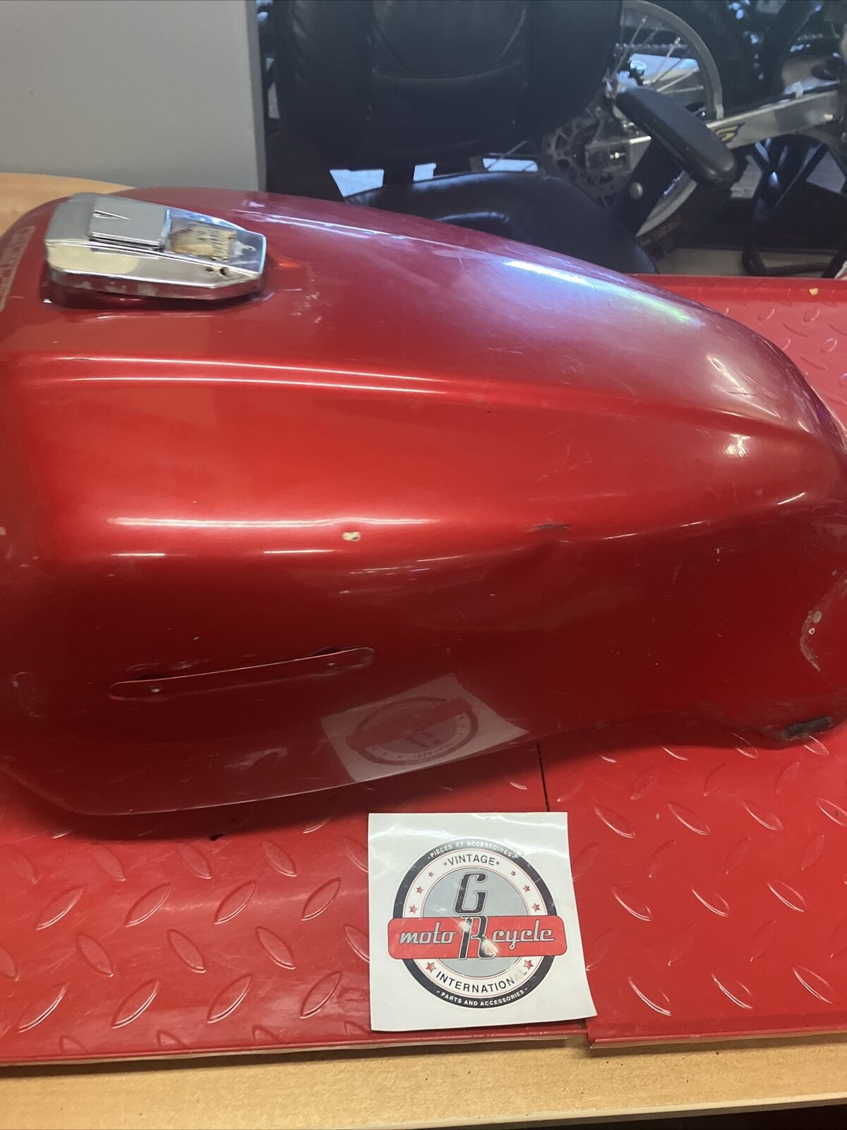 Honda VF700S 1984 sabre 700 Fuel tank gas petrol reservoir