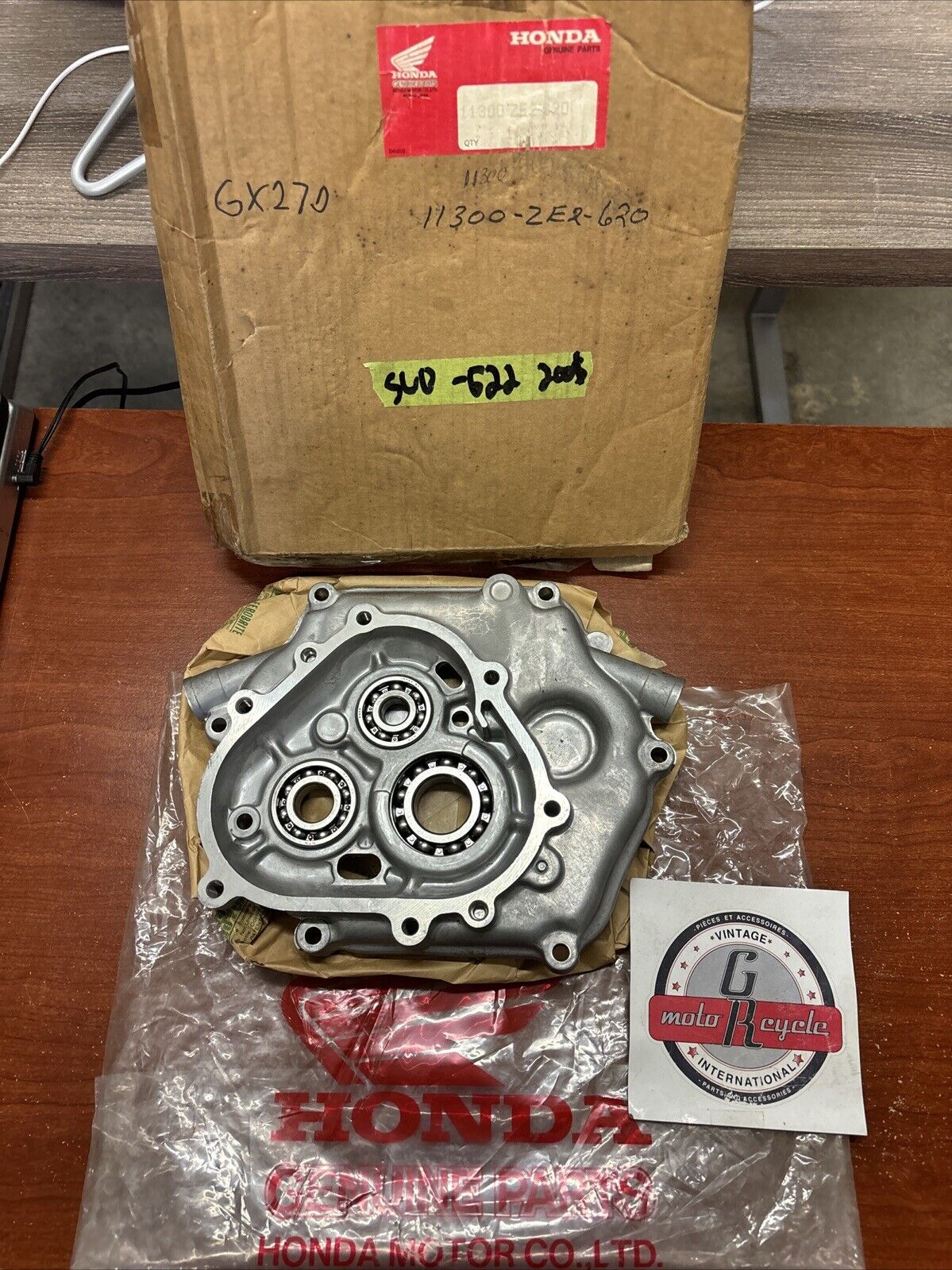 NOS Honda GX240 GX270 CRANKCASE COVER 11300-ZE2-620 SUB H175