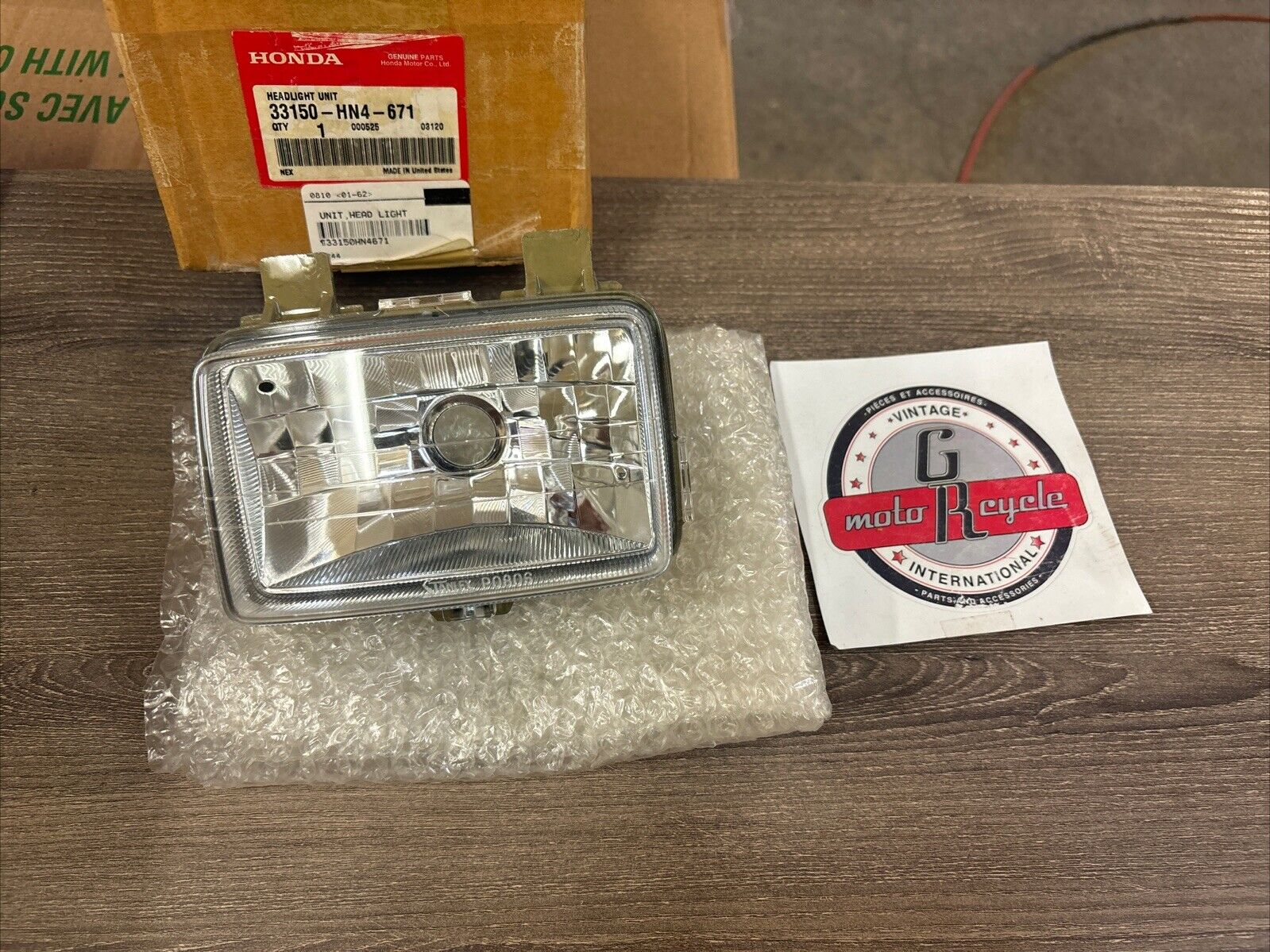 NOS Honda TRX350 TE TM FW FE FM HEAD LIGHT UNIT 33150-HN4-671 H133