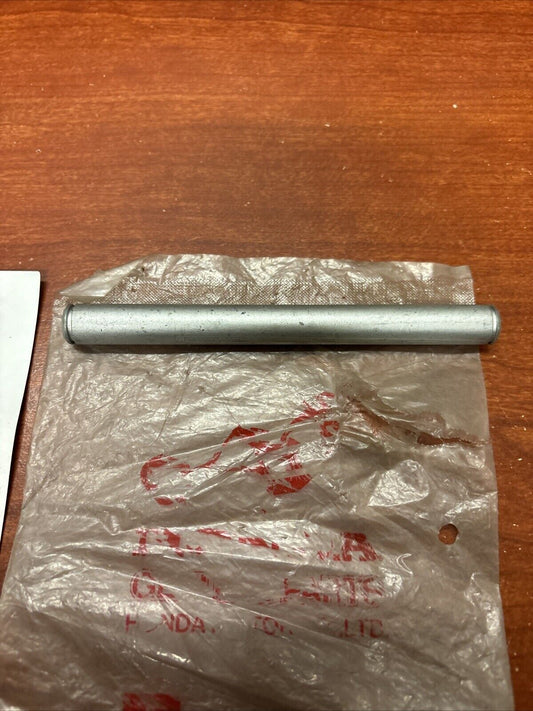 NOS Honda BF35 BF40 BF45 UPPER CYLINDER PIN 56532-ZV5-000 SUB 56532-ZZ5-C00 H180