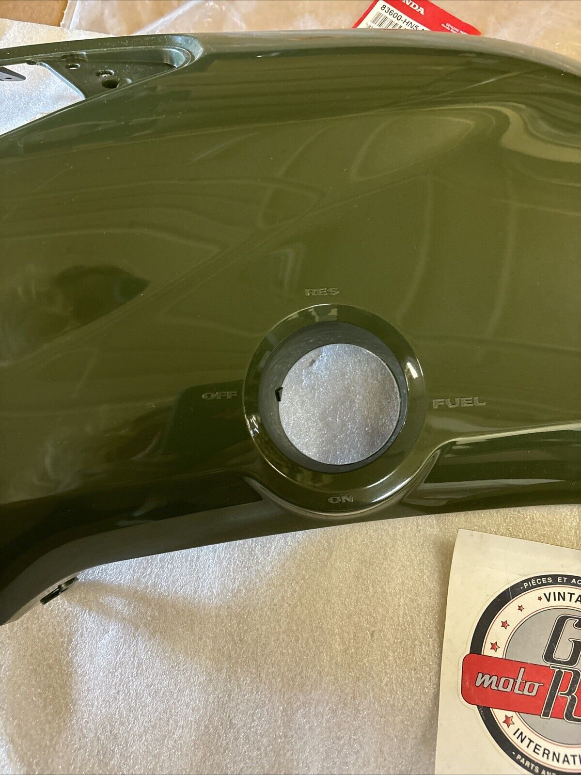 NOS HONDA 2004 - 2006 TRX350 LEFT TANK SIDE COVER 83600-HN5-M40ZA