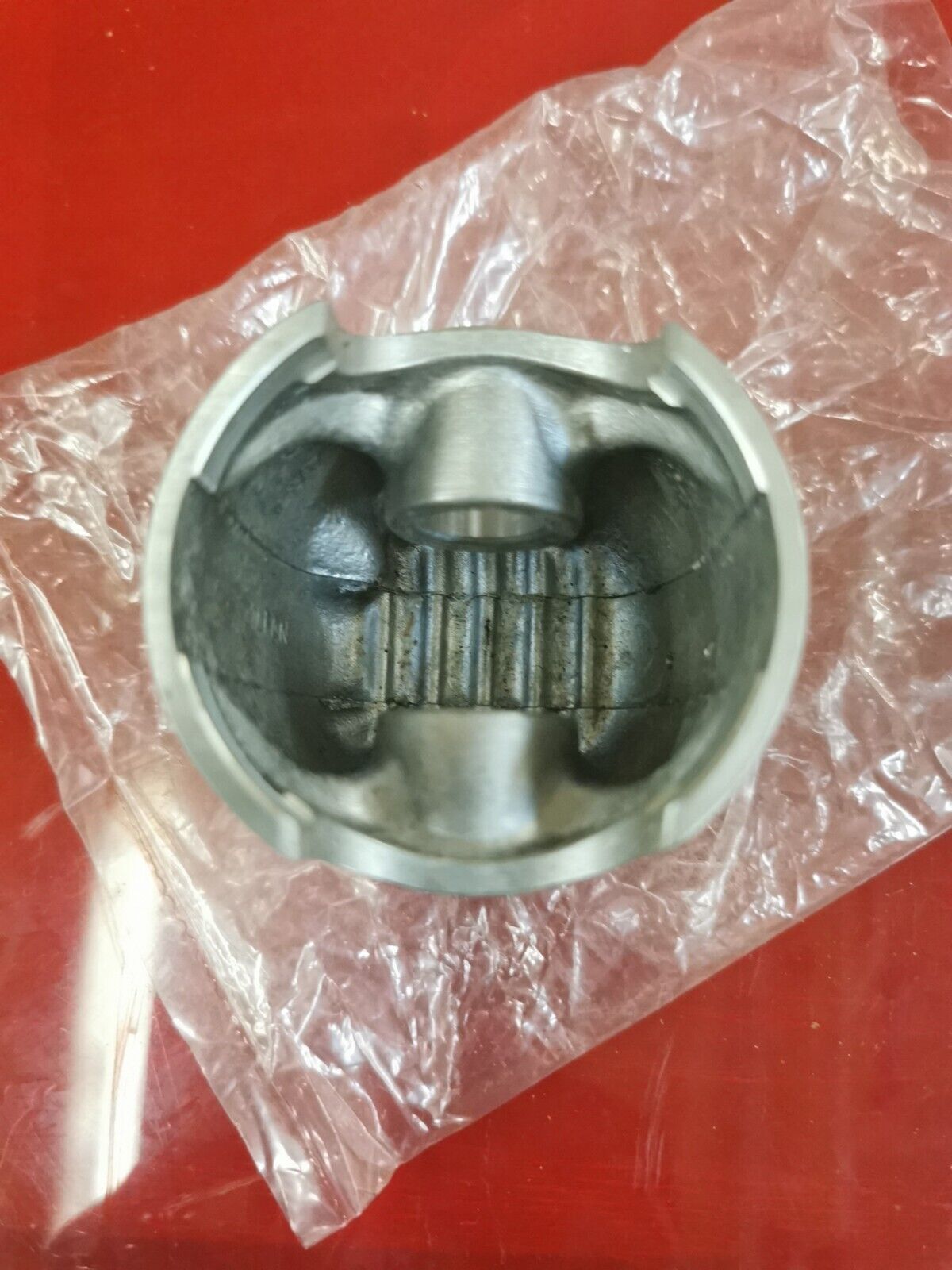 NOS SUZUKI PISTON RM125 1975 - 1977 12110-41719  SUB BY 12110-41002-025  S23