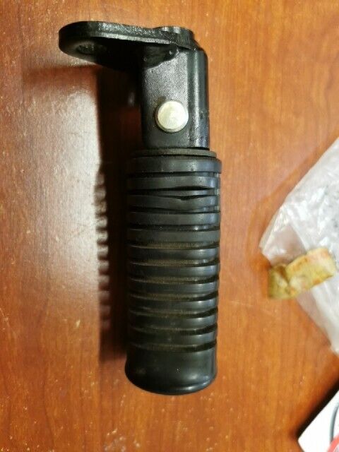 NOS Honda CX500 D GL400 GL500 RIGHT STEP INCOMPLETE 50610-415-000 H84