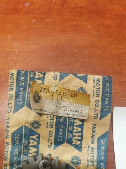 NOS Yamaha DT50 DT80 GT80 GTMX MX80 RD50 4TH WHEEL GEAR 353-17241-00-00 Y141