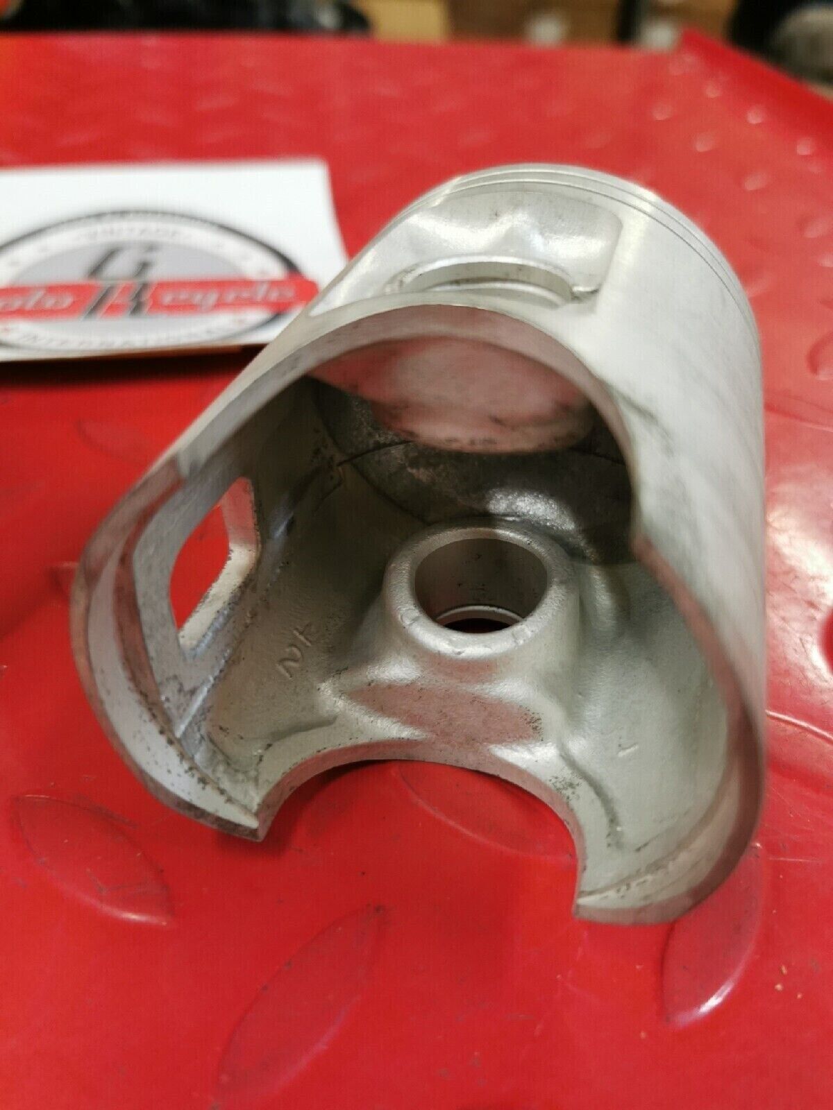 NOS HONDA TRX250R 1987  PISTON  OVER SIZE 0.25 13103-HA2-770  H40