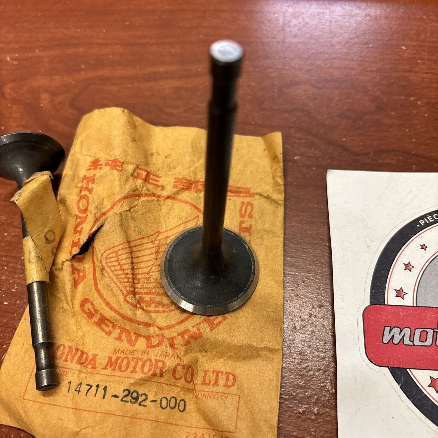 NOS Honda CB450 CB500T CL450 INLET & EXHAUST VALVE 14711-292-000 14721-292 H153