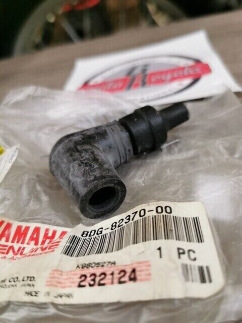 NOS YAMAHA YP40T YP20GA YP30G YP20NT SPARK PLUG CAP 8DG-82370-00-00 Y108
