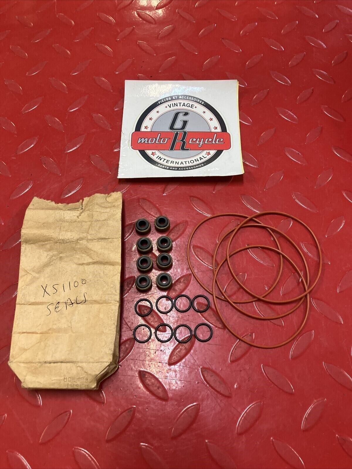 NOS Yamaha XS1100 CYLINDER VALVE SEAL KIT 1J7-12119-01-00 Y35