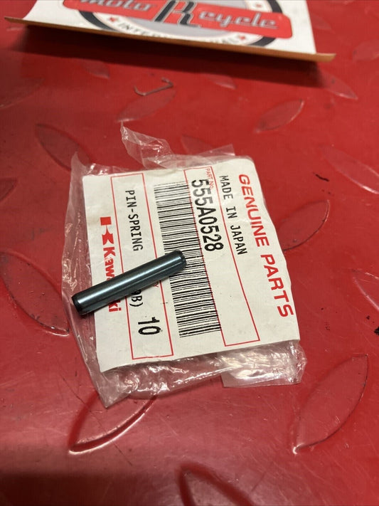 NOS KAWASAKI SPRING PIN 555A0528 K15