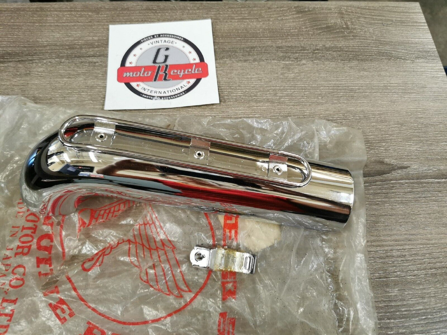 NOS HONDA VT700C VT750C 1983 - 1985 PROTECTOR  L  FR  EX  PIPE 18418-ME9-770 H44