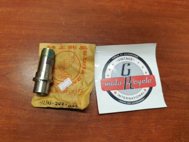 NOS Honda C92 CS92 C95 CA160 CA92 CA95 REAR AXLE SLEEVE 42303-202-000 H97