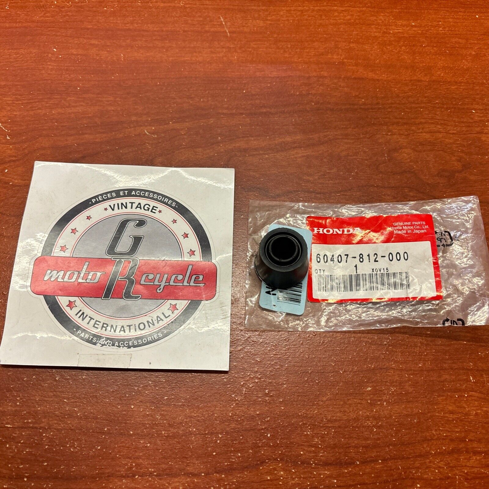 NOS Honda GX120 K1 BOTTOM RUBBER 60407-812-000 H164