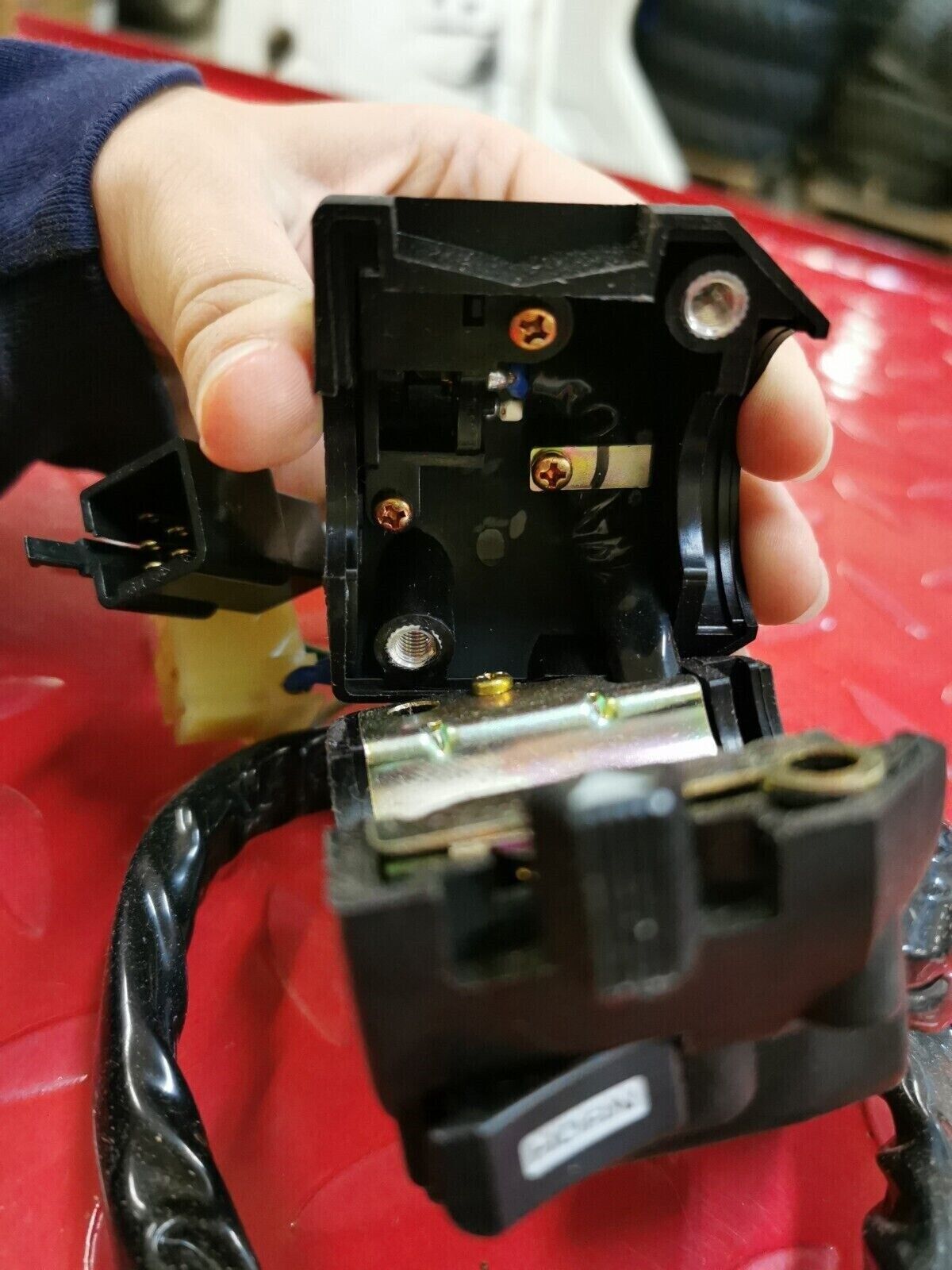 NOS Honda 1984 VF700C SWITCH ASSY., TURN SIGNAL 35200-MB1-870 H10