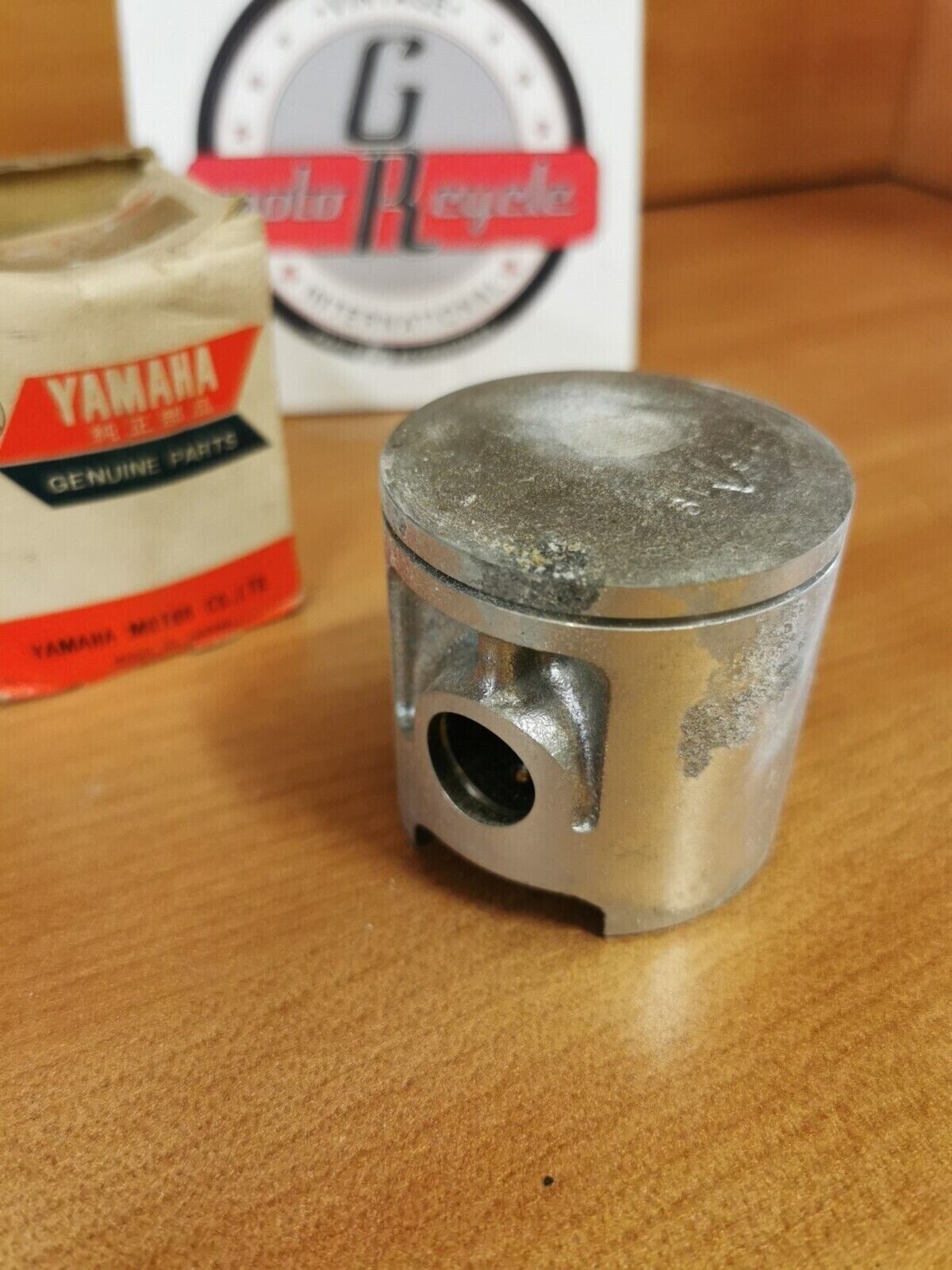NOS YAMAHA   YZ125   1974 - 1977  PISTON STD  SUPERCEDED BY  537-11631-02-96 Y46