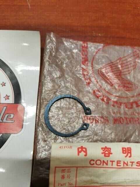 NOS Honda CB250 CBR125R CL250 FL400R GL1100 CIRCLIP (OUTER) 28MM 94510-28000 H71