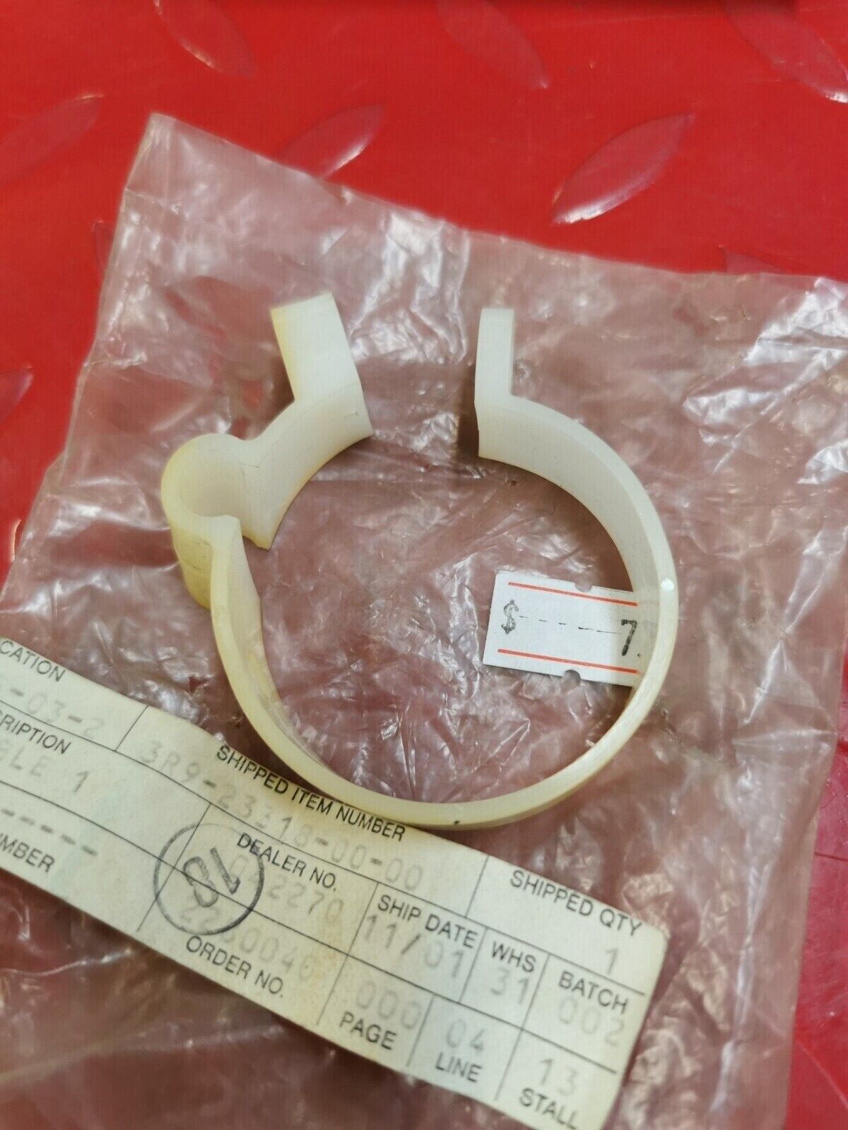 NOS Yamaha IT125 1980 - 1981 CABLE HOLDER 3R9-23318-00-00 Y25