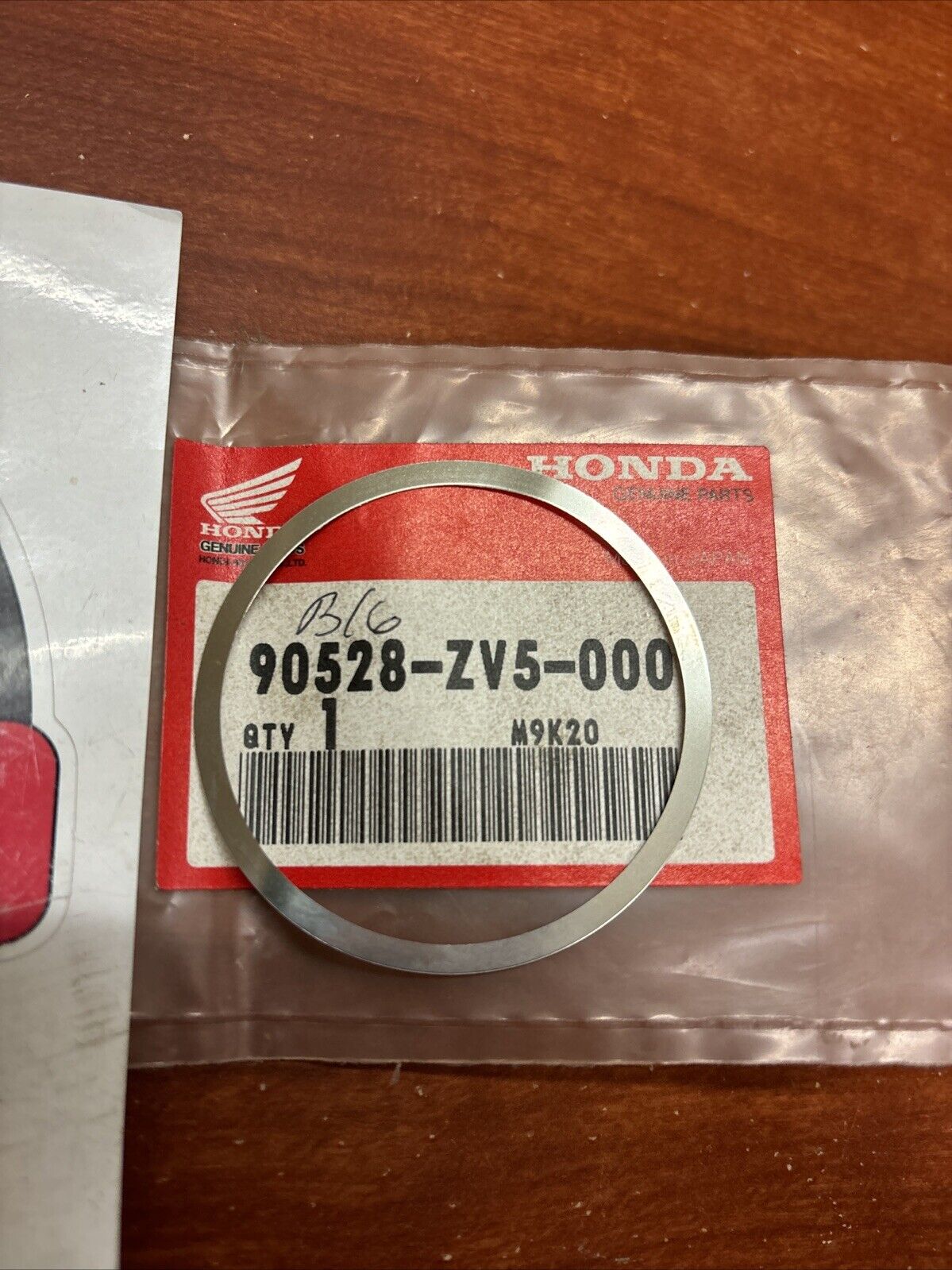 NOS Honda BF25 BF30 BF40 BF50 FRONT BEVEL SHIM A 51X57X0.10 90528-ZV5-000 H180