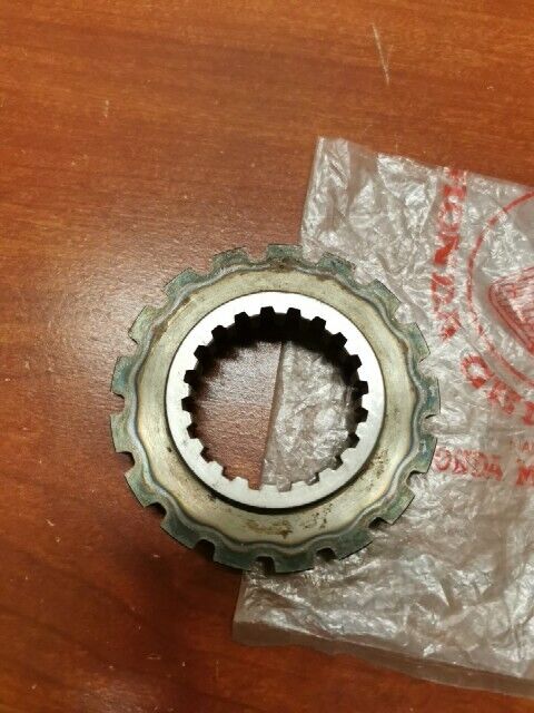 NOS Honda CS65 S65 CLUTCH CENTER 22120-035-020 H97